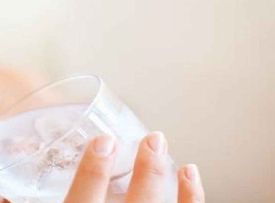Une femme boit un gallon d’eau par jour pendant 1 mois des resultats qui vont vous choquer